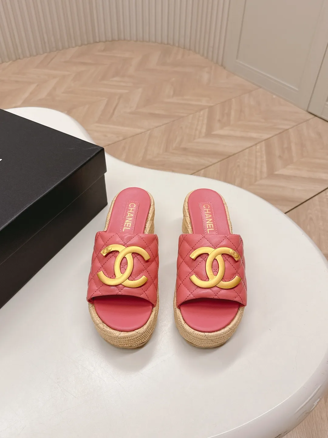 👟👟Ex-factory price 560👟👟 CHANEL Chanel 2025 new sandals and slippers series classic series every style is great rhombus platform sandals and slippers elegant and noble comfortable and versatile upper: sheepskin foot pad: sheepskin sole: rubber outsole size: 35-40